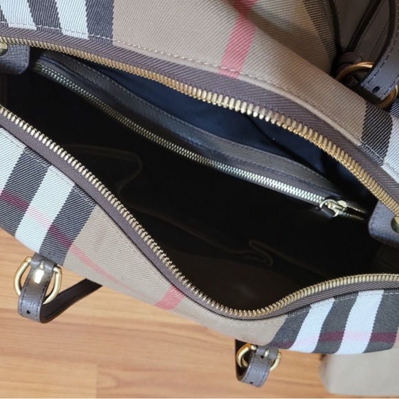 Burberry Gray Checkered Women's Bag - Picture 6 of 11